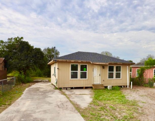 503 Oliver St, Alice, TX 78332