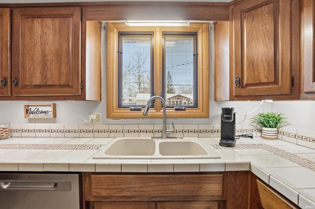 4615 Fairlawn Pass, Fort Wayne, IN 46815