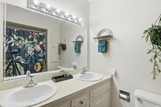 4615 Fairlawn Pass, Fort Wayne, IN 46815