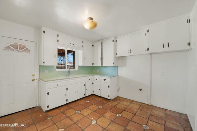 1131 N Nema Avenue, Tucson, AZ 85712