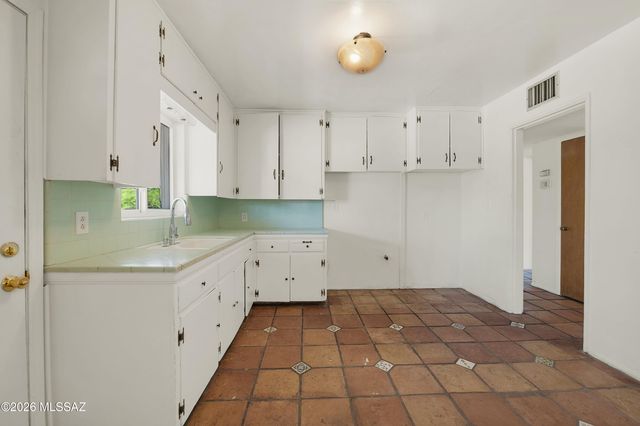 1131 N Nema Avenue, Tucson, AZ 85712