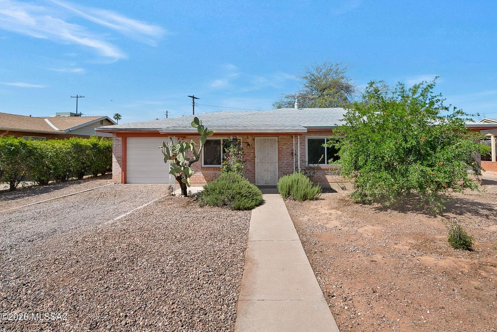 1131 N Nema Avenue, Tucson, AZ 85712