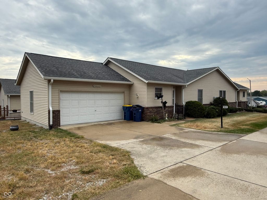 111 Longcastle Drive Unit 1, Greencastle, IN 46135