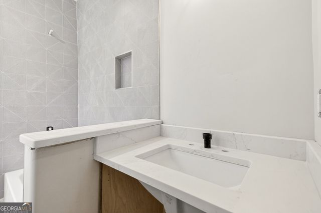 3521 Kingsboro Road, Atlanta, GA 30326