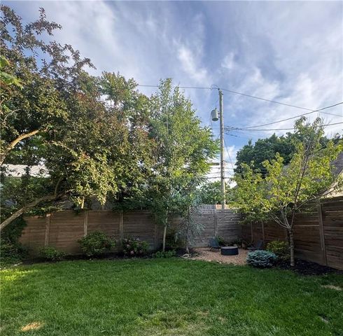 27 W Winthrope Road, Kansas City, MO 64113
