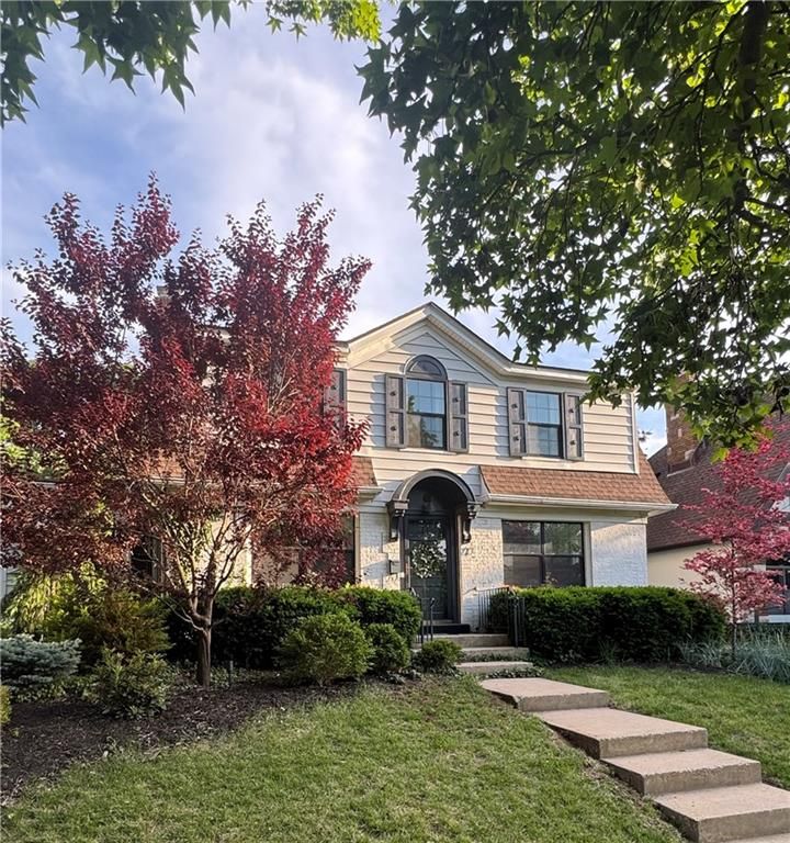 27 W Winthrope Road, Kansas City, MO 64113