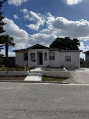 917 W 7th Street, Riviera Beach, FL 33404