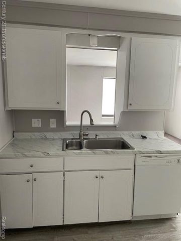 32468 Rosslyn Avenue, Garden City, MI 48135