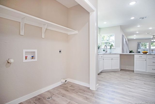 250 Rosemont Dr, San Antonio, TX 78228