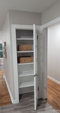 250 Rosemont Dr, San Antonio, TX 78228