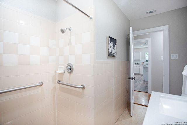 250 Rosemont Dr, San Antonio, TX 78228