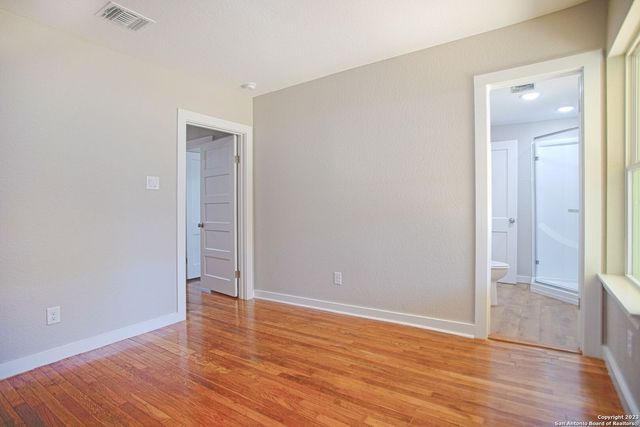 250 Rosemont Dr, San Antonio, TX 78228