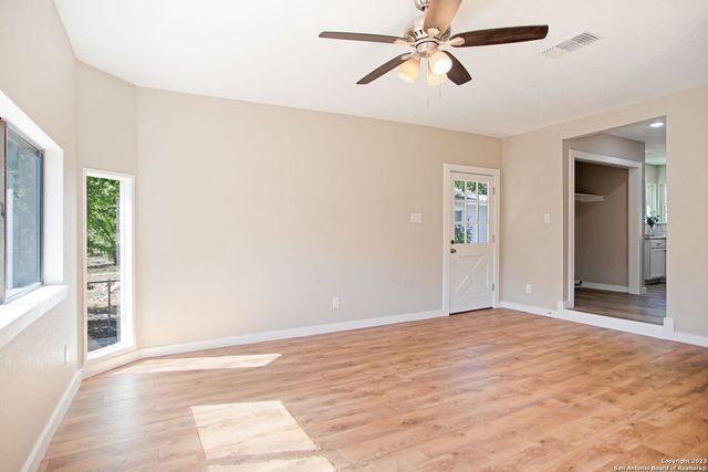 250 Rosemont Dr, San Antonio, TX 78228