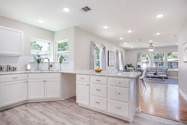 250 Rosemont Dr, San Antonio, TX 78228