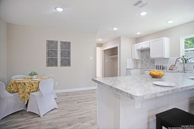 250 Rosemont Dr, San Antonio, TX 78228