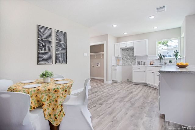 250 Rosemont Dr, San Antonio, TX 78228