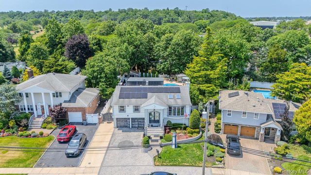 2696 Clubhouse Road, Merrick, NY 11566