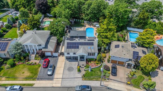 2696 Clubhouse Road, Merrick, NY 11566
