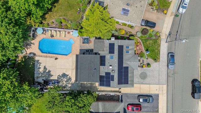 2696 Clubhouse Road, Merrick, NY 11566