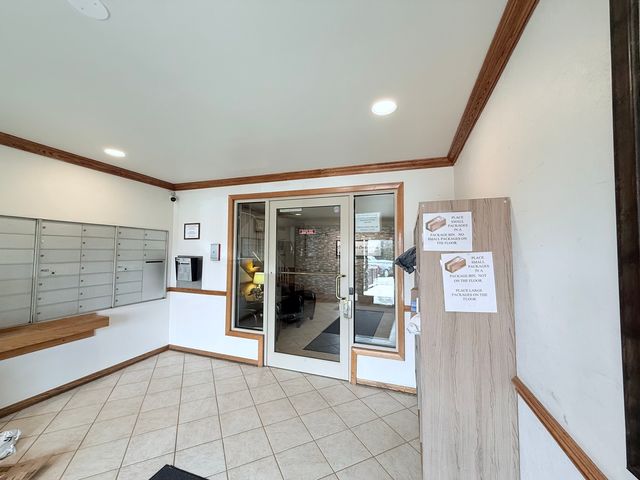 650 Murray Lane 416, Des Plaines, IL 60016