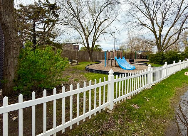 650 Murray Lane 416, Des Plaines, IL 60016