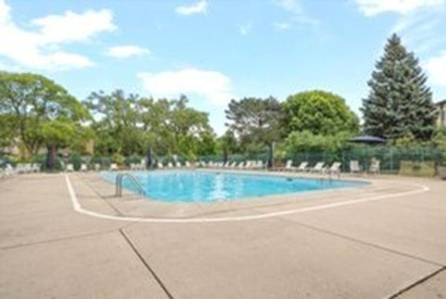 650 Murray Lane 416, Des Plaines, IL 60016