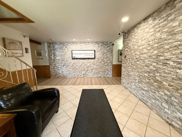 650 Murray Lane 416, Des Plaines, IL 60016