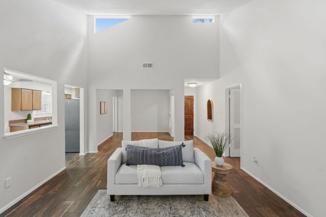 11 Rock Pine Court, The Woodlands, TX 77381