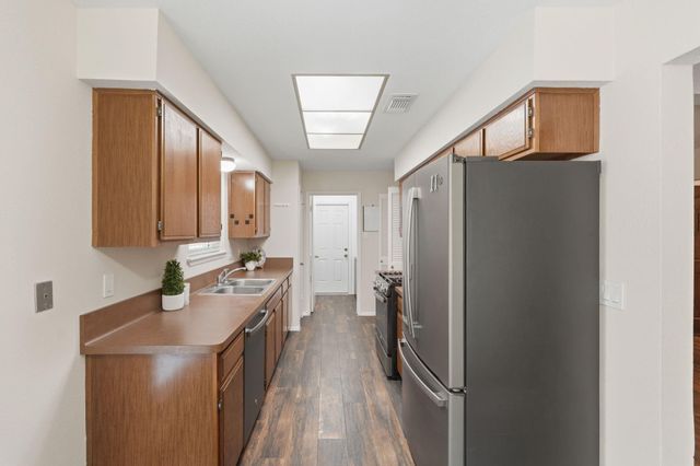 11 Rock Pine Court, The Woodlands, TX 77381