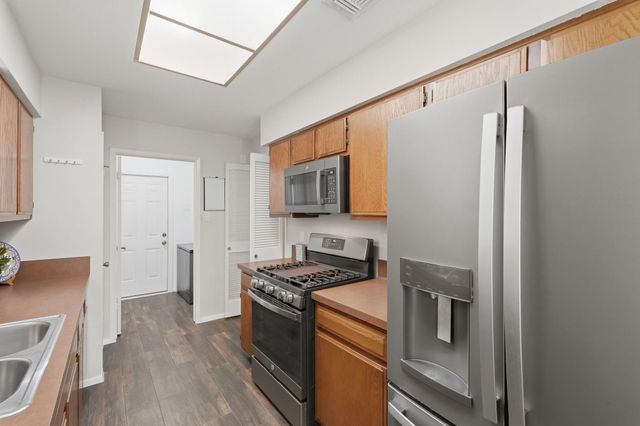 11 Rock Pine Court, The Woodlands, TX 77381