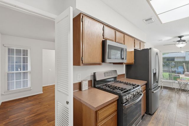 11 Rock Pine Court, The Woodlands, TX 77381