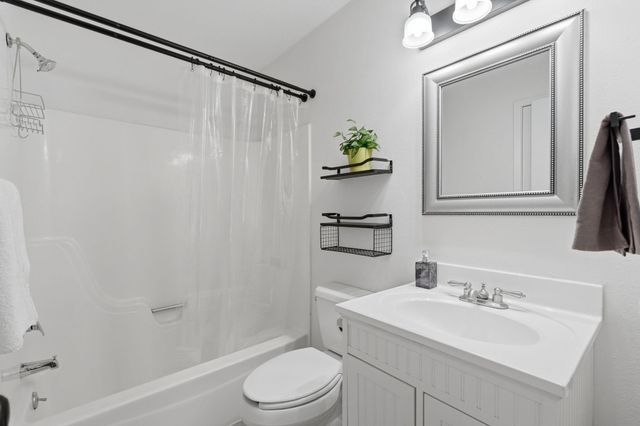 11 Rock Pine Court, The Woodlands, TX 77381