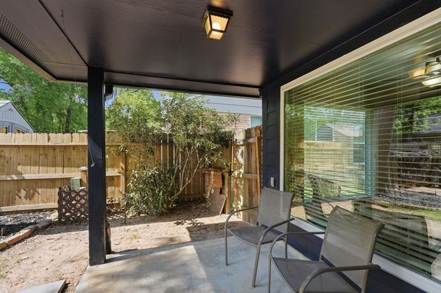 11 Rock Pine Court, The Woodlands, TX 77381