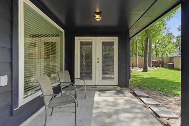 11 Rock Pine Court, The Woodlands, TX 77381