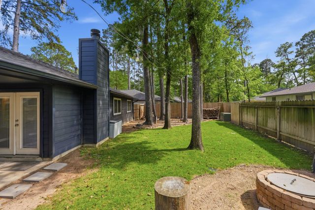 11 Rock Pine Court, The Woodlands, TX 77381