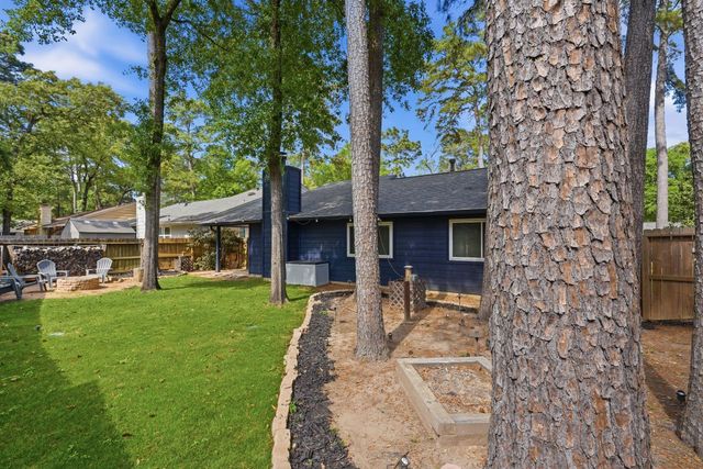 11 Rock Pine Court, The Woodlands, TX 77381