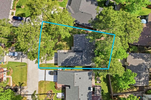 11 Rock Pine Court, The Woodlands, TX 77381