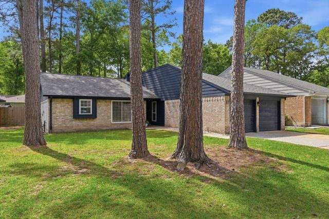 11 Rock Pine Court, The Woodlands, TX 77381