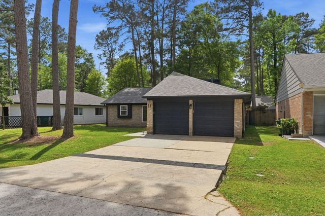 11 Rock Pine Court, The Woodlands, TX 77381