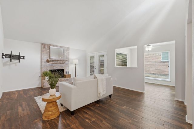 11 Rock Pine Court, The Woodlands, TX 77381