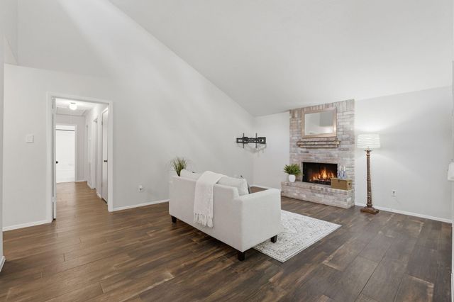 11 Rock Pine Court, The Woodlands, TX 77381