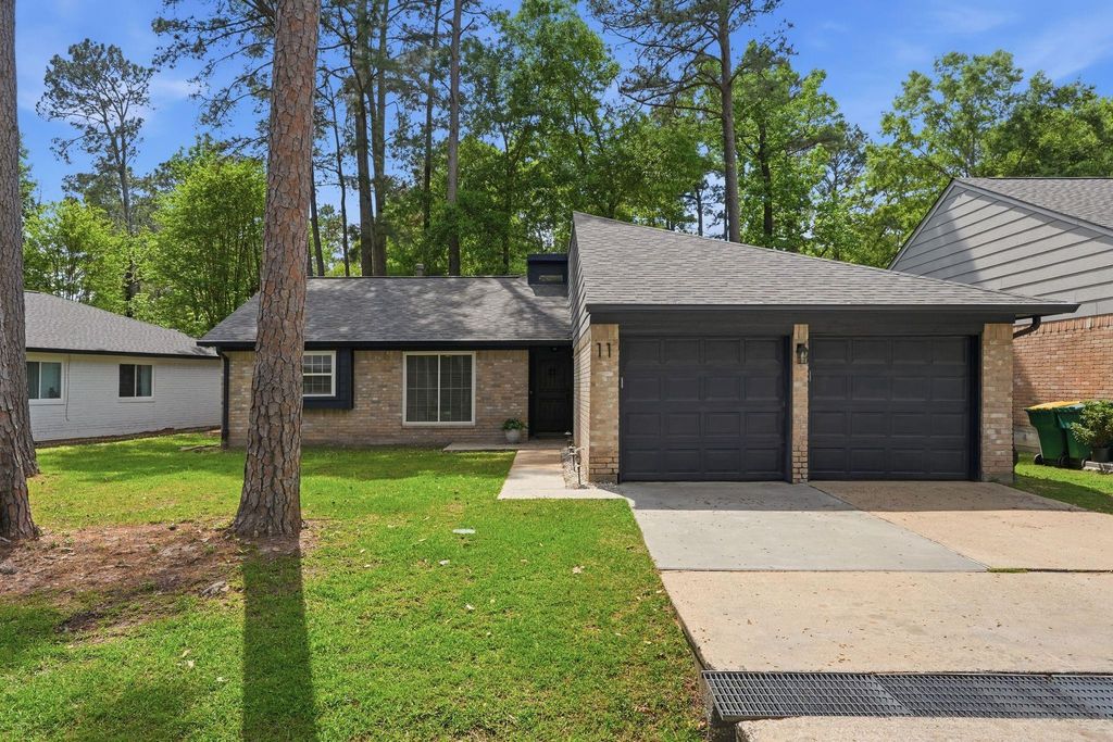 11 Rock Pine Court, The Woodlands, TX 77381