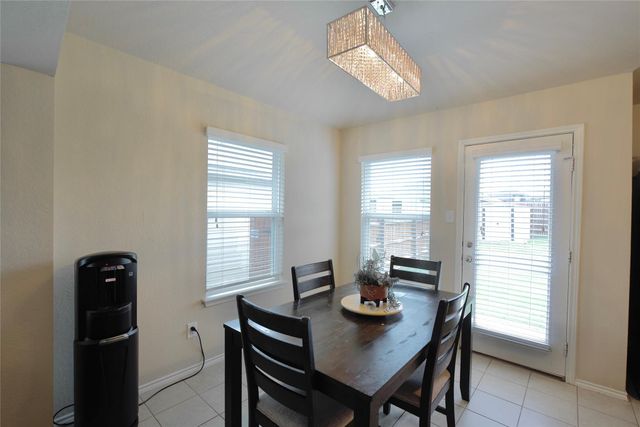 1041 Dumfries DR, Seguin, TX 78155