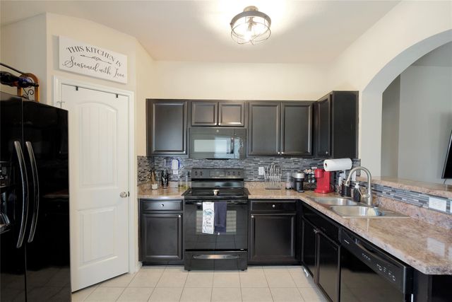 1041 Dumfries DR, Seguin, TX 78155