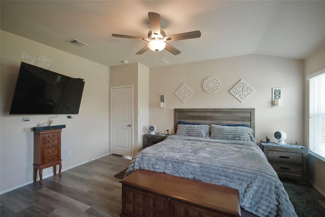 1041 Dumfries DR, Seguin, TX 78155