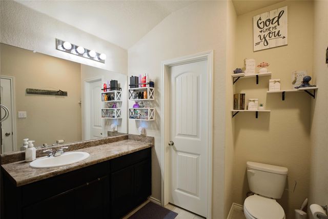 1041 Dumfries DR, Seguin, TX 78155