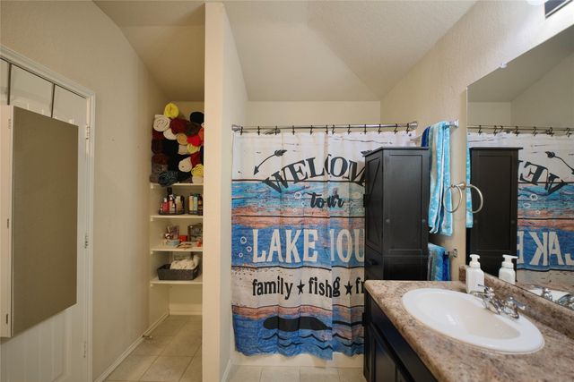 1041 Dumfries DR, Seguin, TX 78155