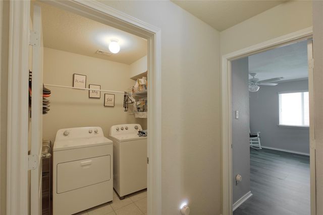 1041 Dumfries DR, Seguin, TX 78155