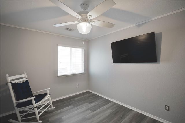 1041 Dumfries DR, Seguin, TX 78155