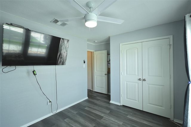 1041 Dumfries DR, Seguin, TX 78155